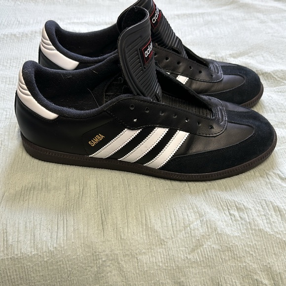 Selling Adidas Samba.  NO LACES OR INSOLES.  Easily purchased.  Sneakers NEW - Picture 2 of 4